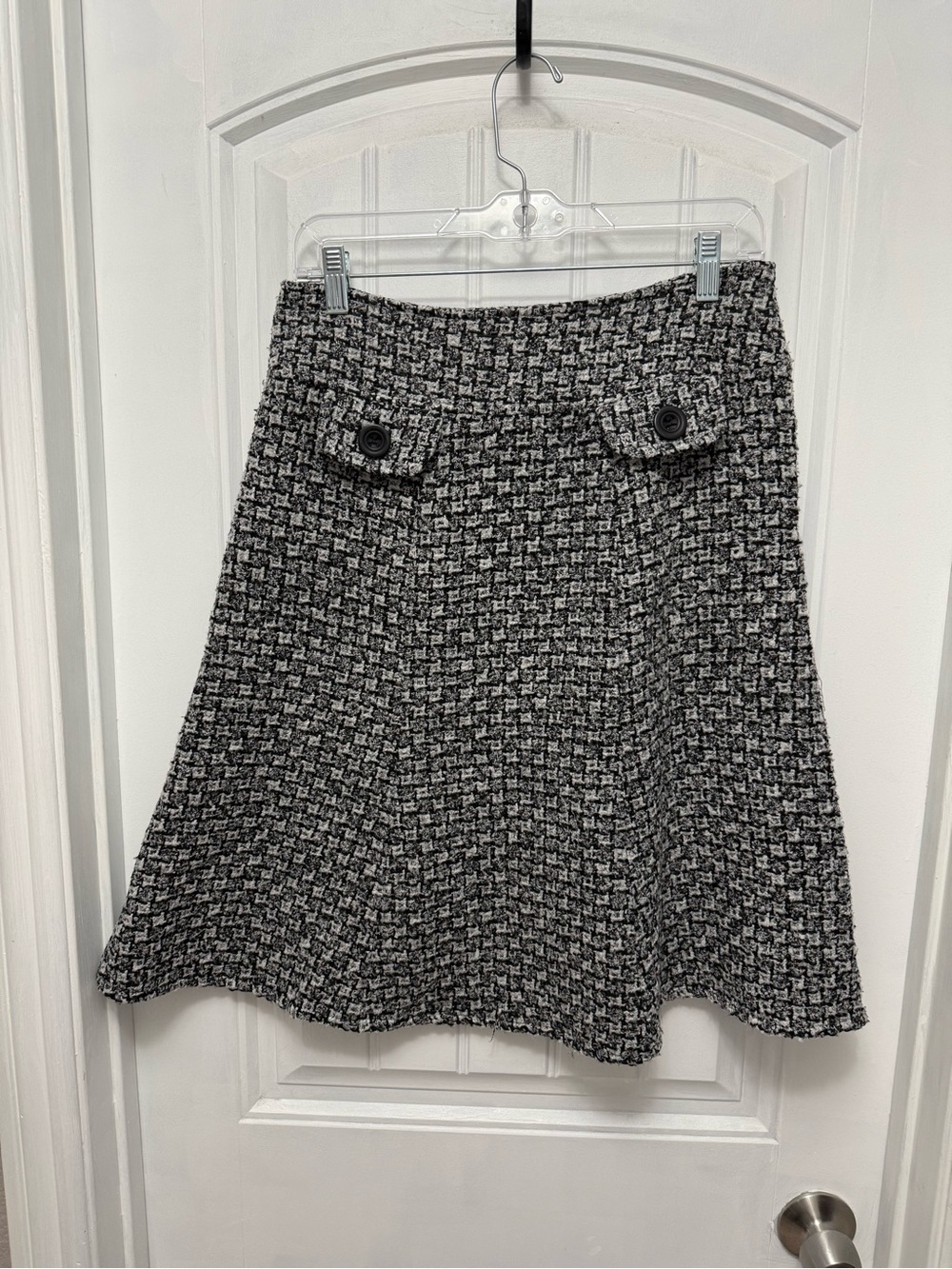 Available Size Medium Black & White Tweed Knee Length Skirt (45-16)
